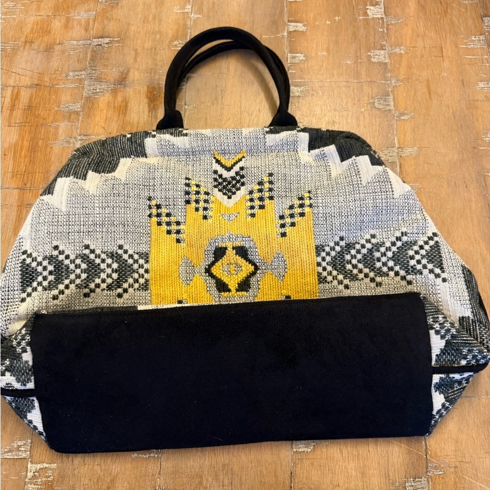 Atenti Tribal-Pattern Shoulder Bag in Yellow, Black & White - made in USA - Picture 3 of 10